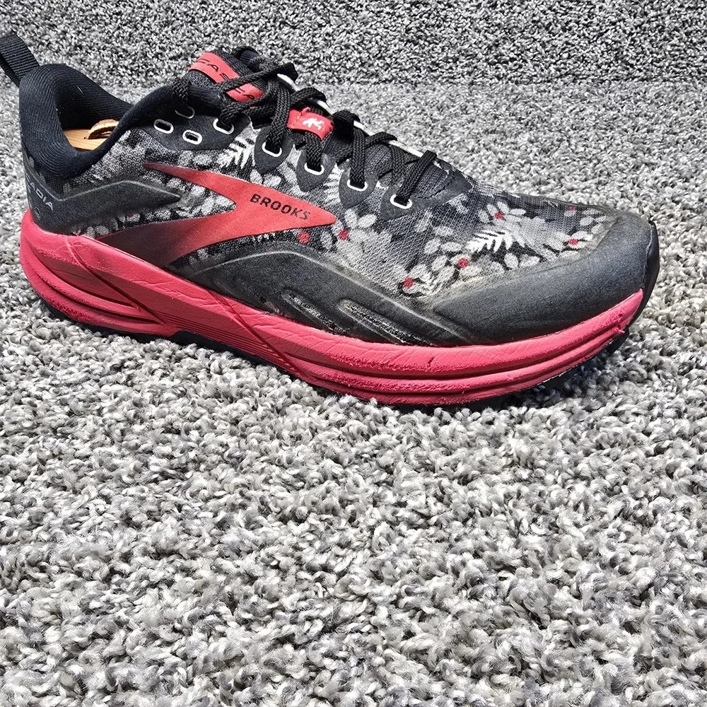 Brooks Cascadia 16 Louie Gong Sasquatch Shoes Mens 9.5 Gray Floral Trail Running